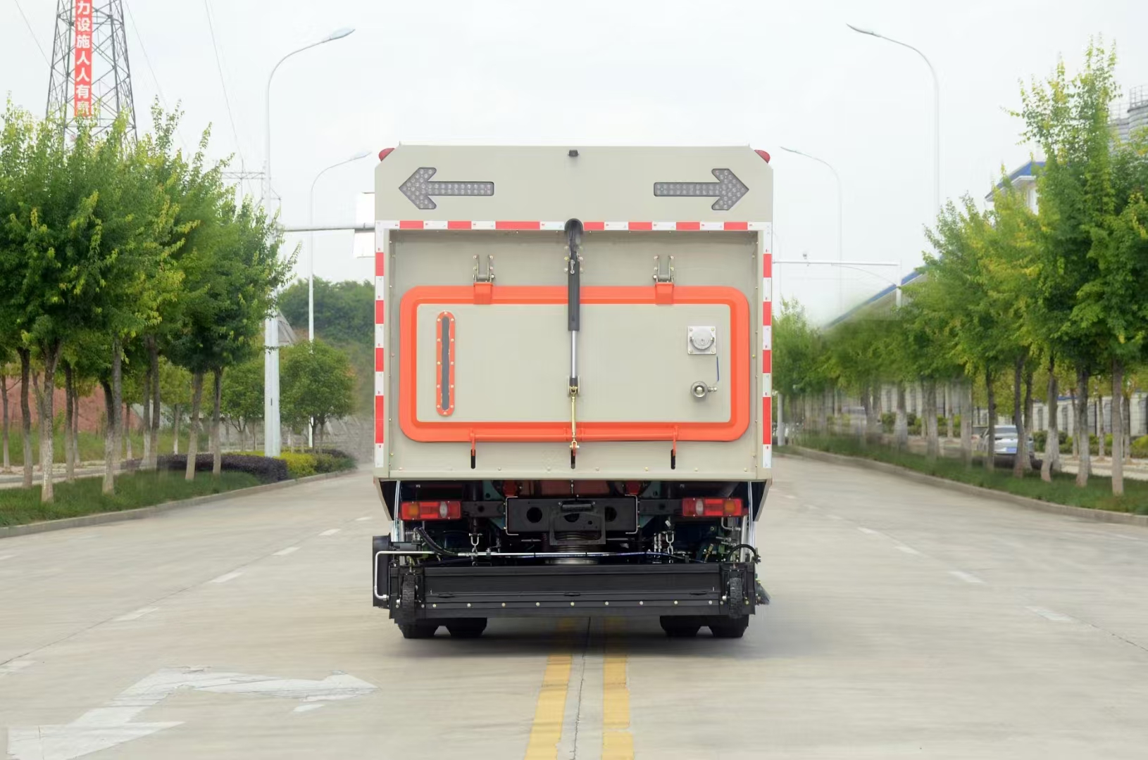 東風天錦后滾掃車