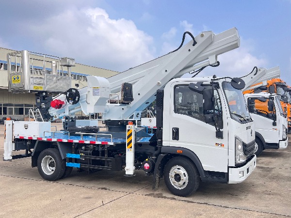 中國(guó)重汽豪沃HOWO直臂型30米高空作業(yè)車