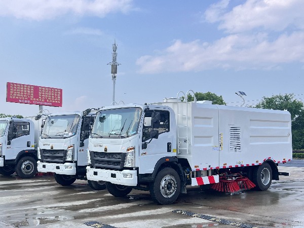 SGZ5120TSL型掃路車再次交付給中國重汽集團下屬成員單位