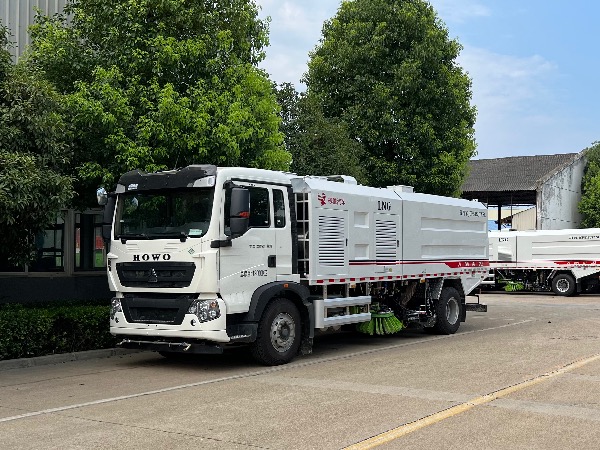 華威馳樂(lè)牌SGZ5189TXSZZ6T5L洗掃車|中國(guó)重汽豪沃HOWO天然氣LNG洗掃車