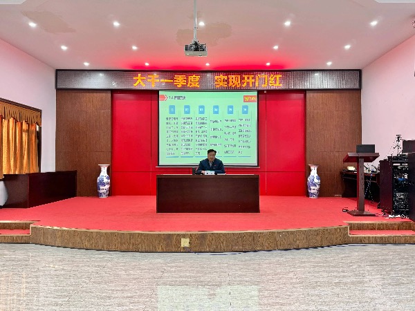 中國重汽湖北華威召開2025年收心團拜會-凝心聚力開新局