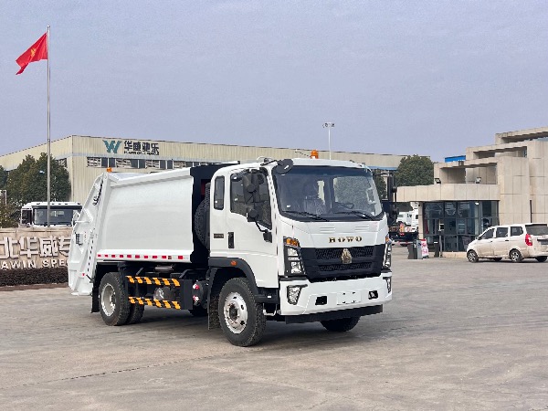 中國(guó)重汽HOWO豪沃環(huán)衛(wèi)車型出口｜中國(guó)重汽湖北華威制造8-9立方壓縮式垃圾車